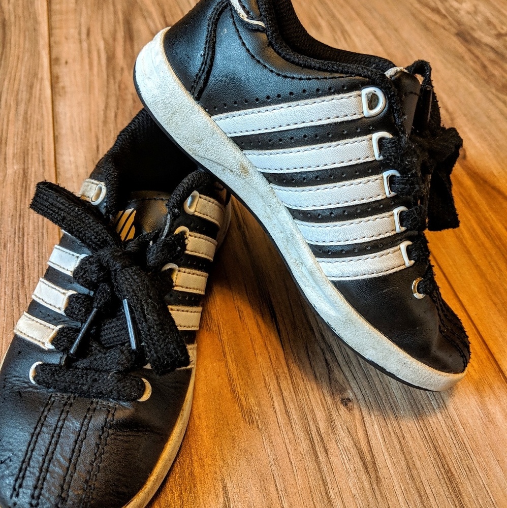 Kswiss little kids size 11.